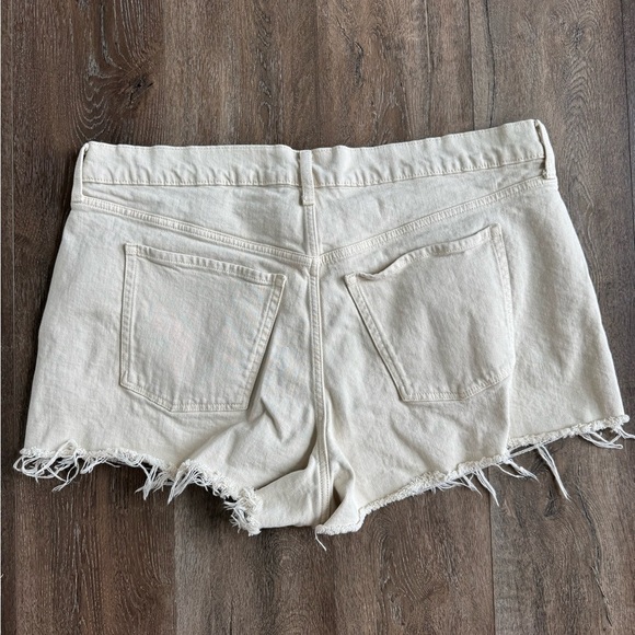 Old Navy Sky High A Line Shorts.  Women’s size 22. Tan in color. - Picture 6 of 6